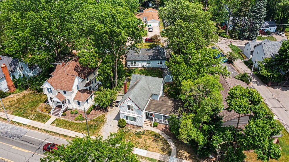 More Photos Of 33614 Grand River Ave, Farmington Apartments For Sale