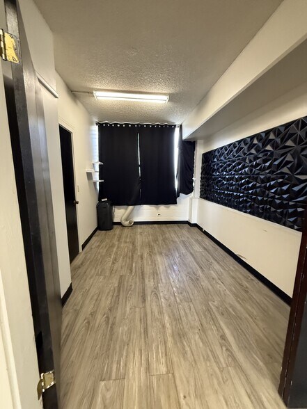 More Photos Of 931 University Ave, Honolulu General Retail For Sale