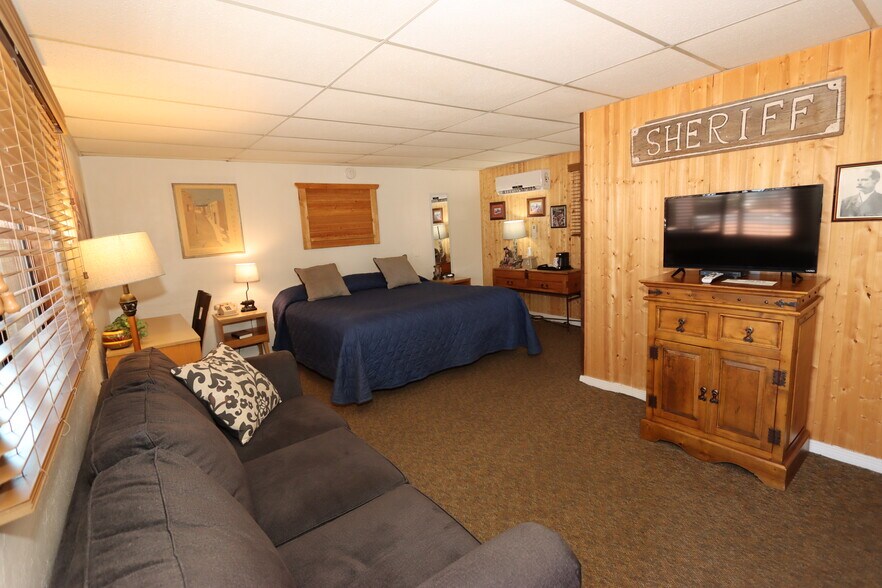 More Photos Of 410 Fremont St, Tombstone Hotel For Sale
