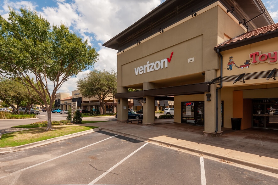 More Photos Of 6323-6333 Camp Bowie Blvd, Fort Worth Unknown For Sale