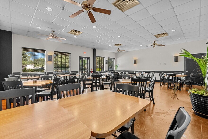 More Photos Of 983 N Highway 123 Byp, Seguin Restaurant For Sale