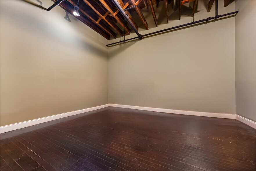More Photos Of 247 Broad St, Kingsport Loft Creative Space For Sale