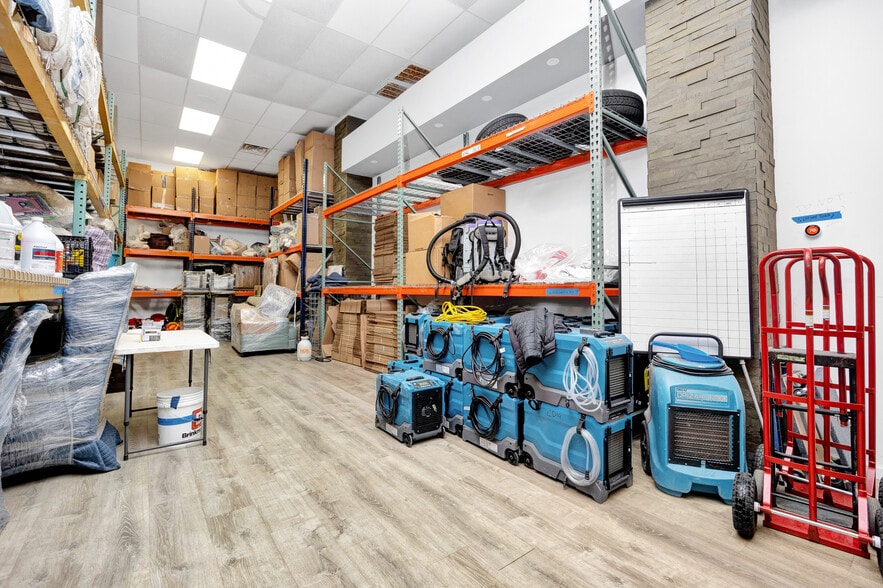 More Photos Of 429 W Main St, Patchogue Freestanding For Lease