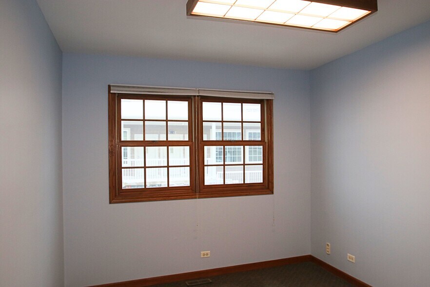 More Photos Of 34 W Grand Ave, Fox Lake Loft Creative Space For Lease