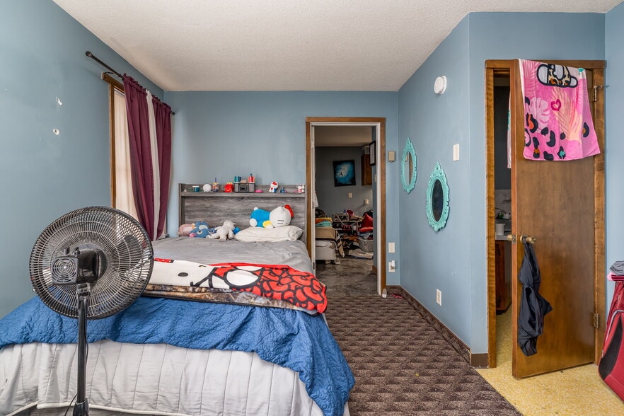 More Photos Of 10 1st Ave NW, Wells Multifamily For Sale