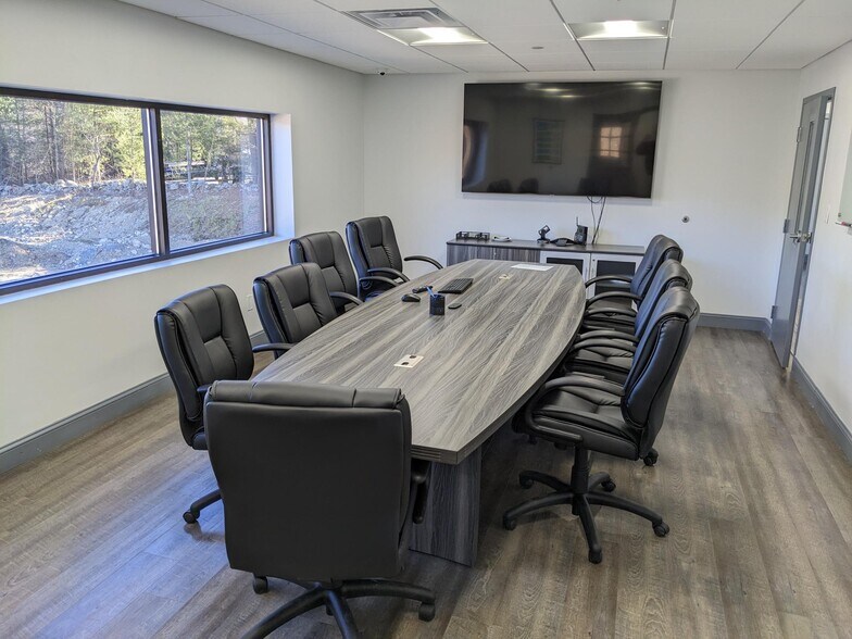 More Photos Of 200 Turnpike Rd, Southborough Research And Development For Lease