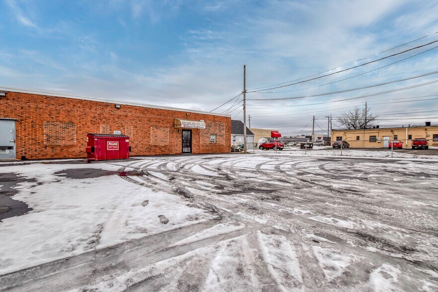 More Photos Of 1366 E 346th St, Eastlake Restaurant For Sale