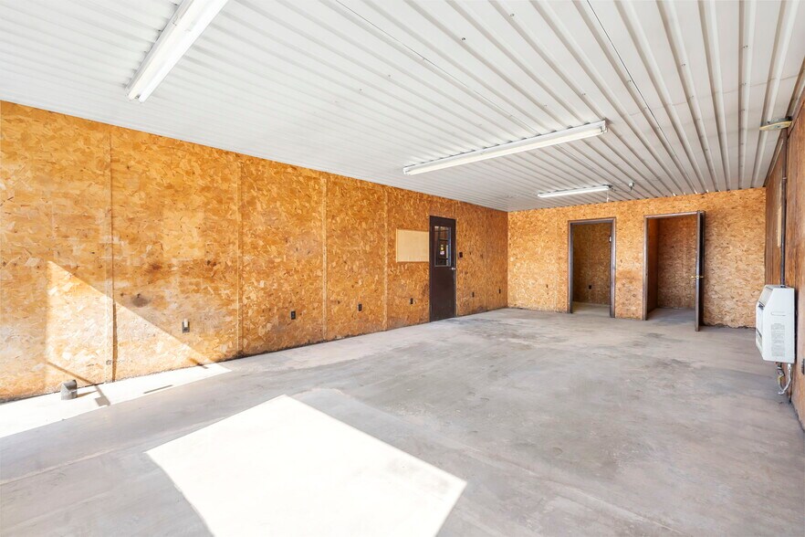 More Photos Of 203 South St, Ozark Auto Dealership For Sale