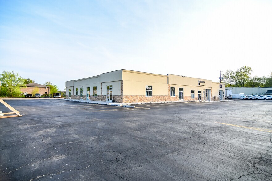 More Photos Of 1109 Honey Ct, De Pere Storefront Retail Office For Lease