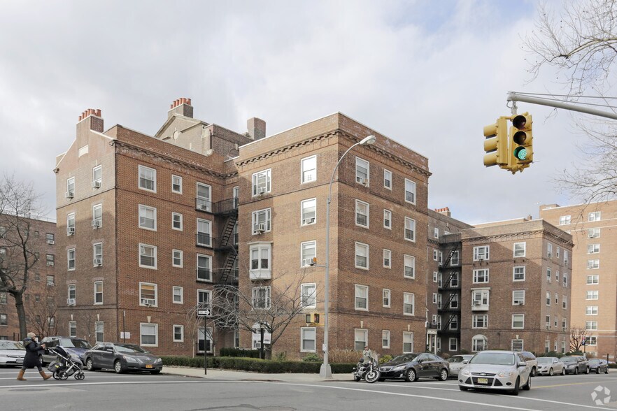 More Photos Of 6940 108th St, Flushing Apartments For Lease