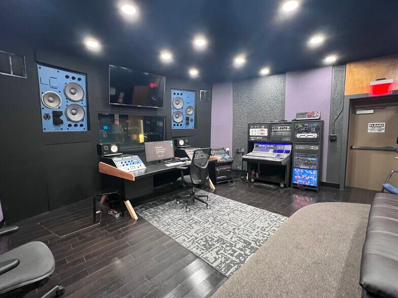 More Photos Of 2258 Young Ave, Memphis Loft Creative Space For Sale