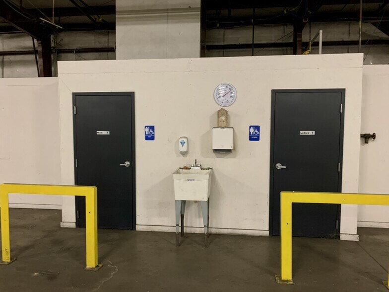 More Photos Of 5725 Howard Bush Dr, Neosho Distribution For Lease