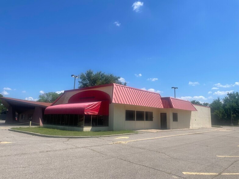 More Photos Of 8 E Main St, Yukon Fast Food For Lease