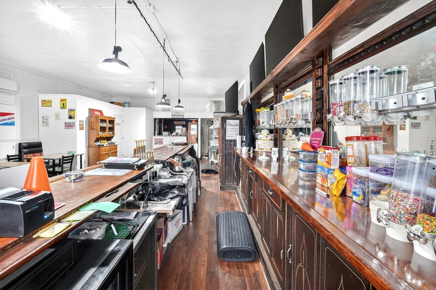 More Photos Of 124 S Fillmore St, Osceola Flex For Sale