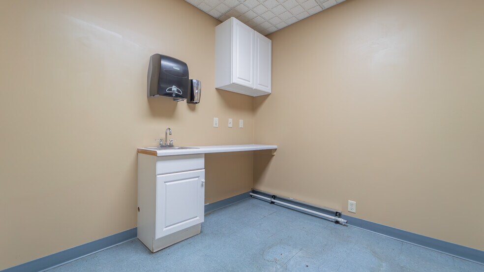 More Photos Of 710 Franklin St, Michigan City Freestanding For Lease