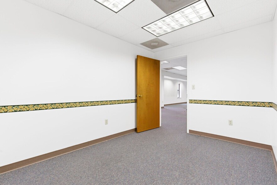 More Photos Of 718 N Martin St, East Prairie Office For Sale