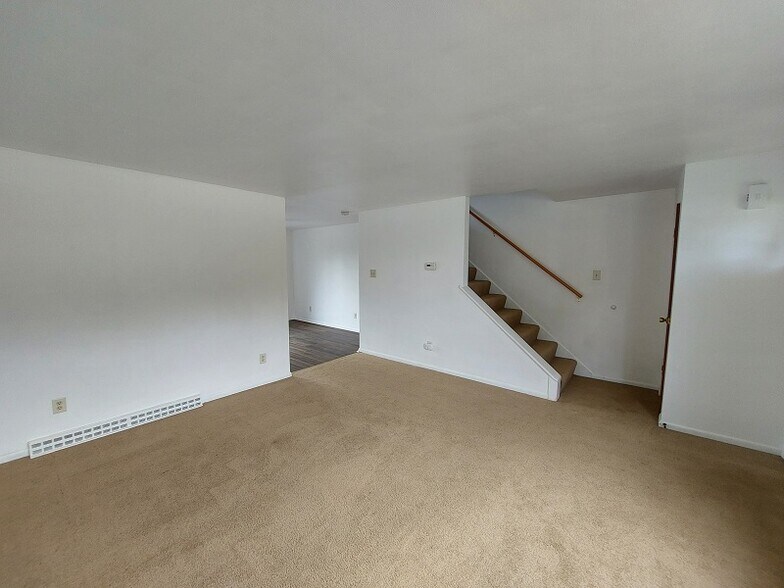 More Photos Of 435 Woodland Ave, Steubenville Apartments For Sale