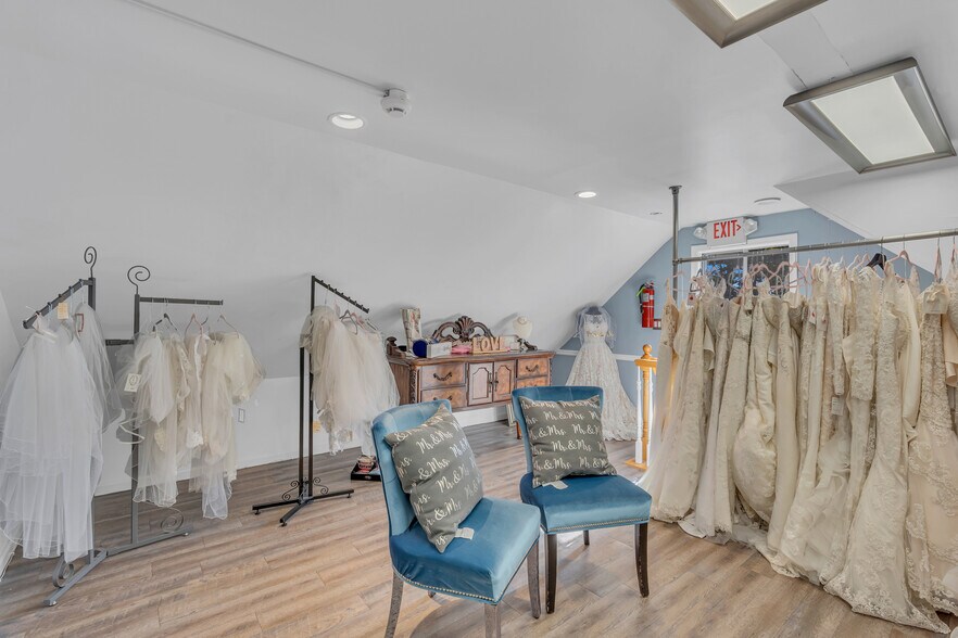 More Photos Of 141 Chambers Bridge Rd, Brick Storefront Retail Office For Sale