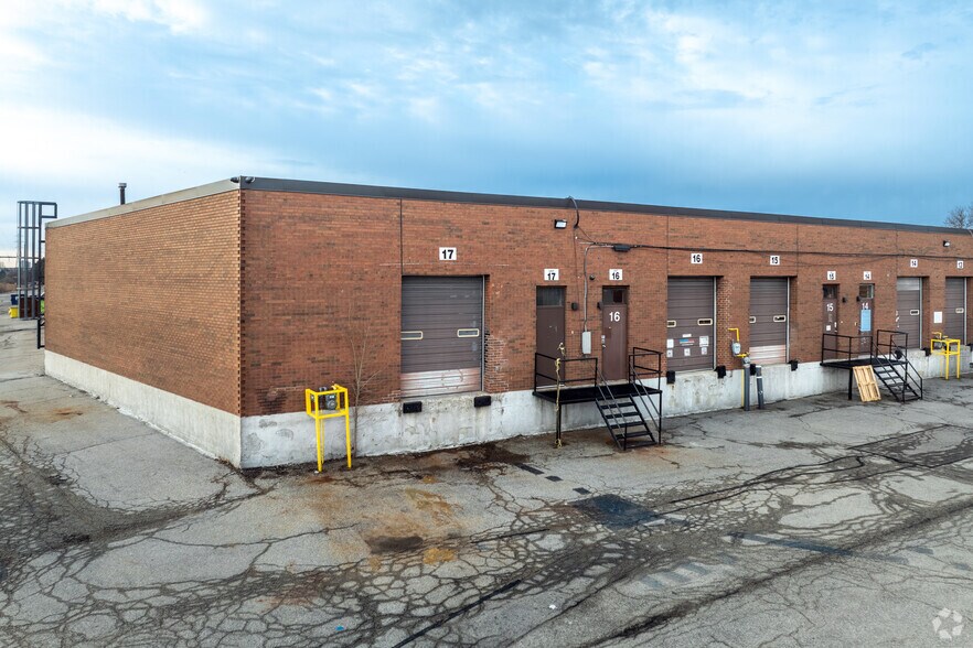 More Photos Of 270 Esna Park Dr, Markham Service For Sale