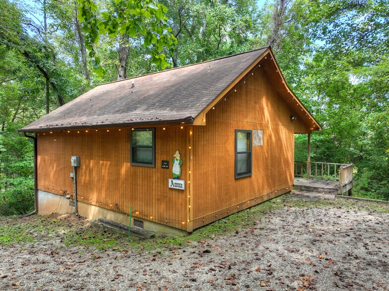 More Photos Of 77 Alpine Way, Blairsville Hotel For Sale