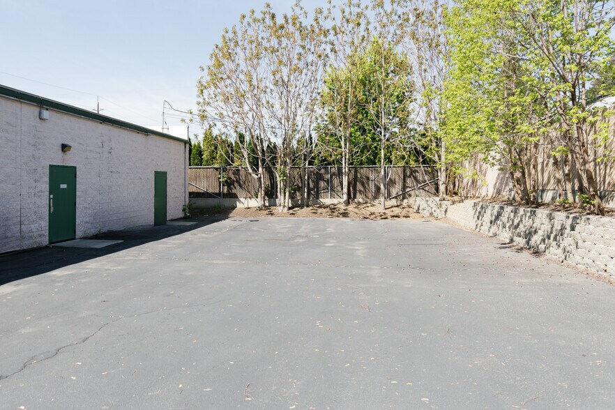 More Photos Of 2201 W Nob Hill Blvd, Yakima Freestanding For Lease