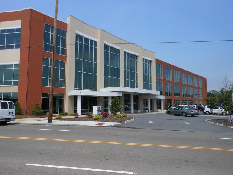 More Photos Of 400-444 Clinchfield St, Kingsport Medical For Lease