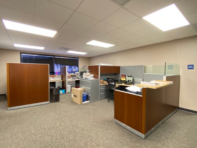 More Photos Of 7964 Arjons Dr, San Diego Light Manufacturing For Lease