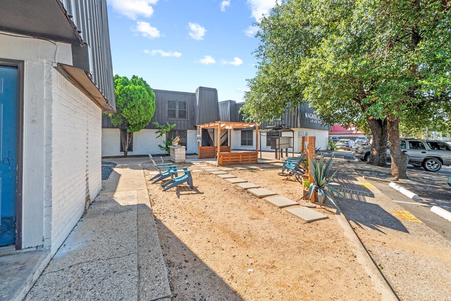 More Photos Of 1720 Wooten Park Dr, Austin Apartments For Sale