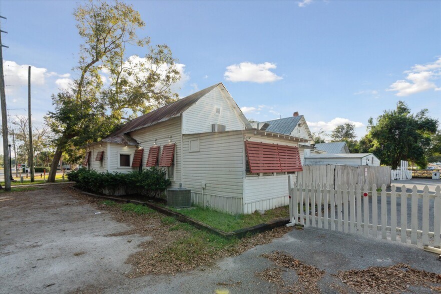 More Photos Of 115 NW 1st St, Trenton Restaurant For Sale