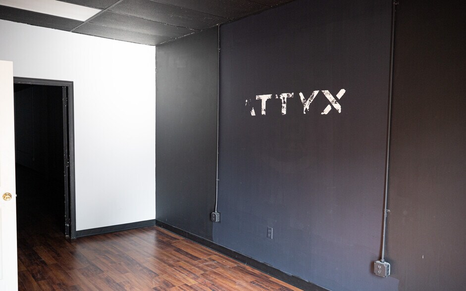 More Photos Of 151 Riverchase Way, Lexington Light Distribution For Lease