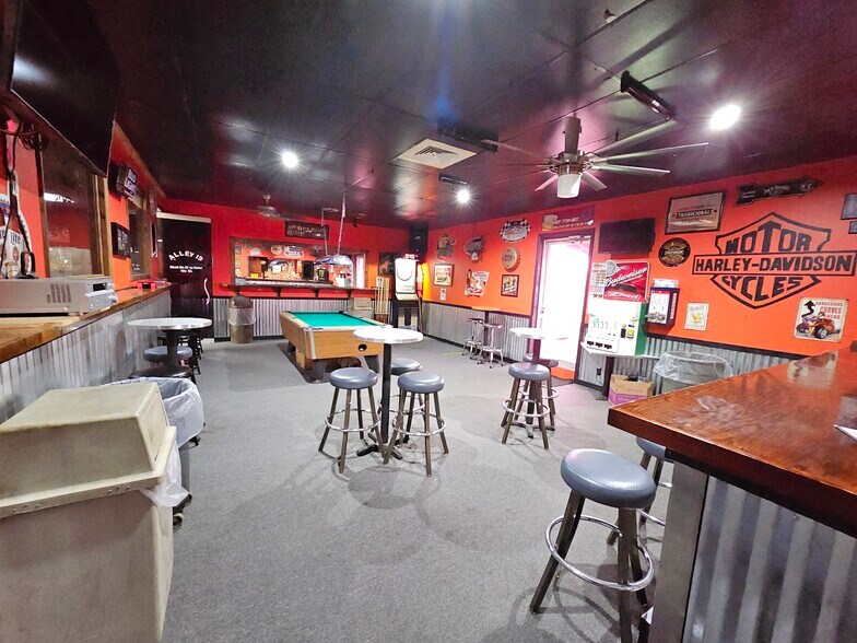 More Photos Of 1901 Indianapolis Ave, Lebanon Bowling Alley For Sale