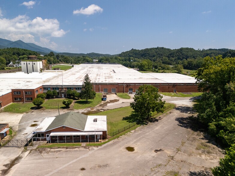 More Photos Of 144 Water st, Old Fort Warehouse For Lease