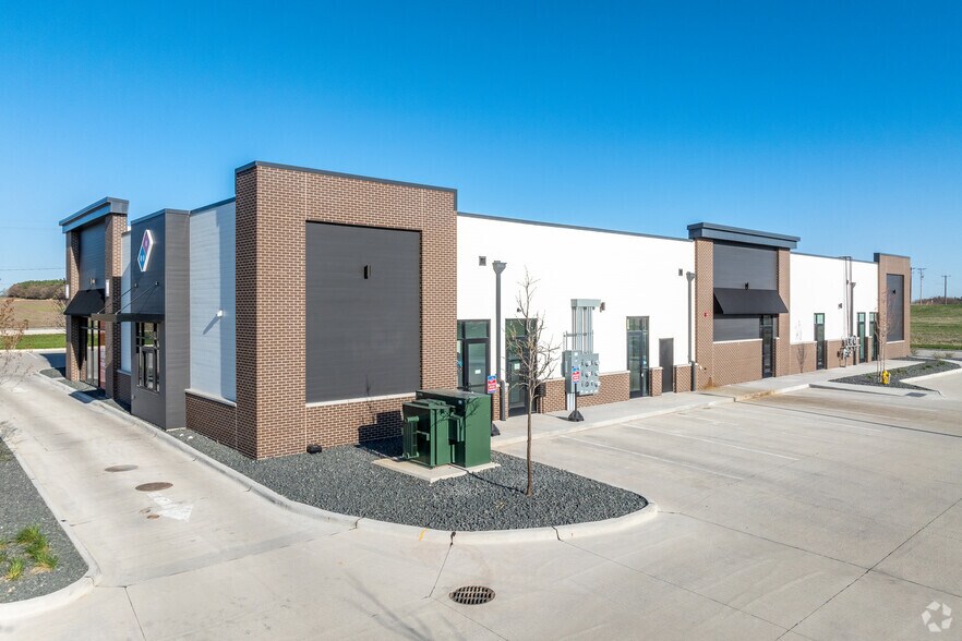 More Photos Of 710 Common Pl, Adel General Retail For Lease