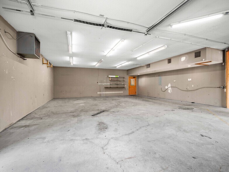 More Photos Of 5405 Illinois Rd, Fort Wayne Showroom For Sale