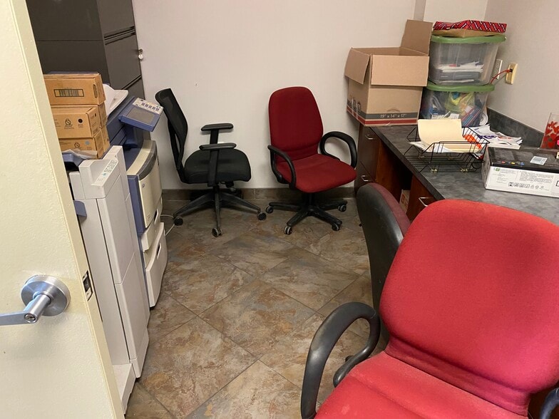 More Photos Of 1105 N Main St, Highlands Warehouse For Lease