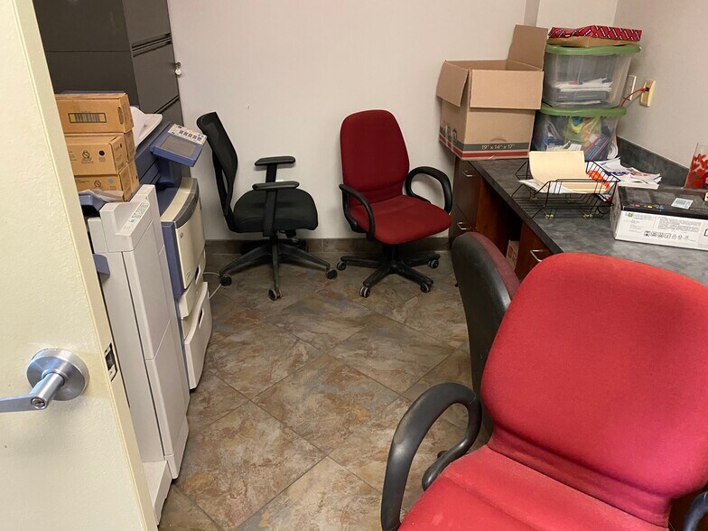 More Photos Of 1105 N Main St, Highlands Warehouse For Lease