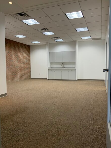 More Photos Of 643 Route 211E, Middletown Storefront Retail Office For Lease