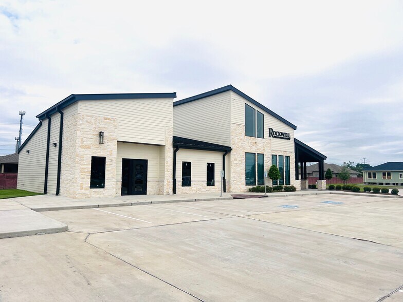 More Photos Of 317 W San Augustine St, Deer Park Office For Lease