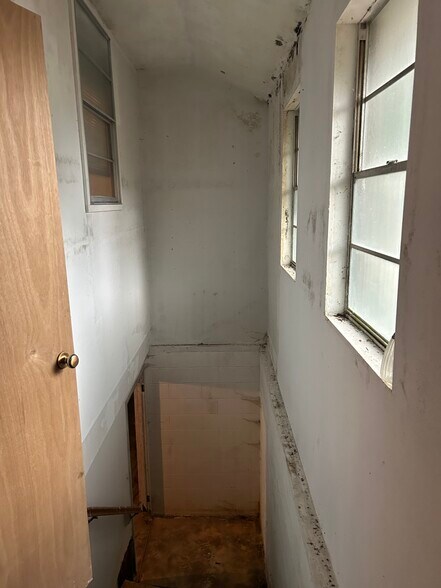 More Photos Of 1107 Spring St, Hot Springs Flex For Lease