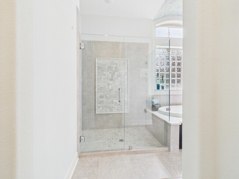 More Photos Of 16751 TX-75 Hwy, Willis Office For Sale