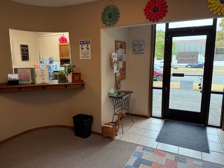 More Photos Of 1128 Broadway St, Longview Office For Sale