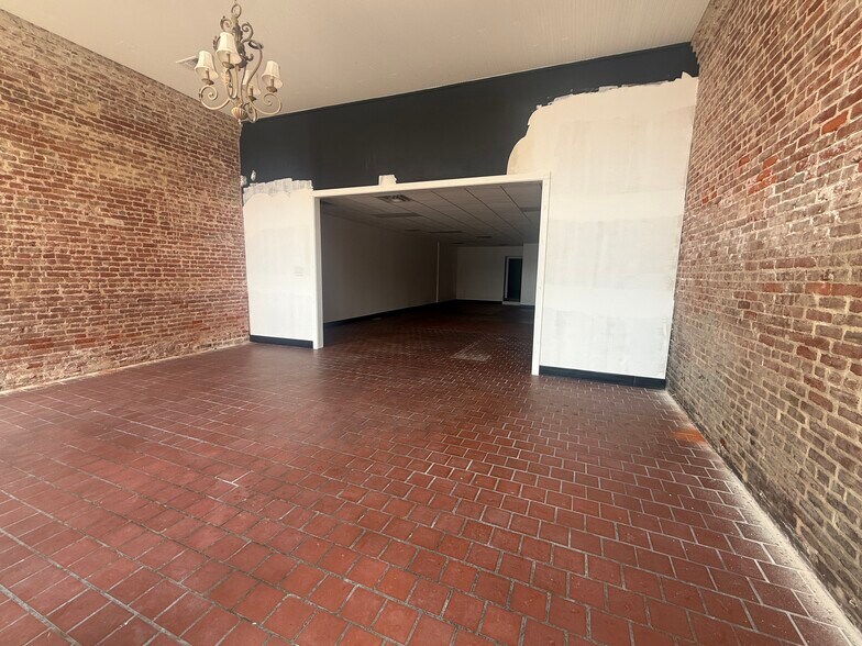 More Photos Of 114 W Market St, Greenwood Loft Creative Space For Lease