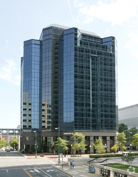 More Photos Of 300 E Main St, Norfolk Office For Lease