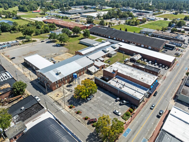 More Photos Of 122 E Laurel St, Mullins Industrial For Sale