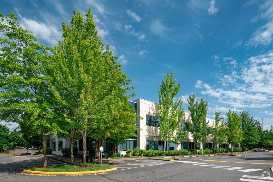 More Photos Of 18300 NE Union Hill Rd, Redmond Office For Lease