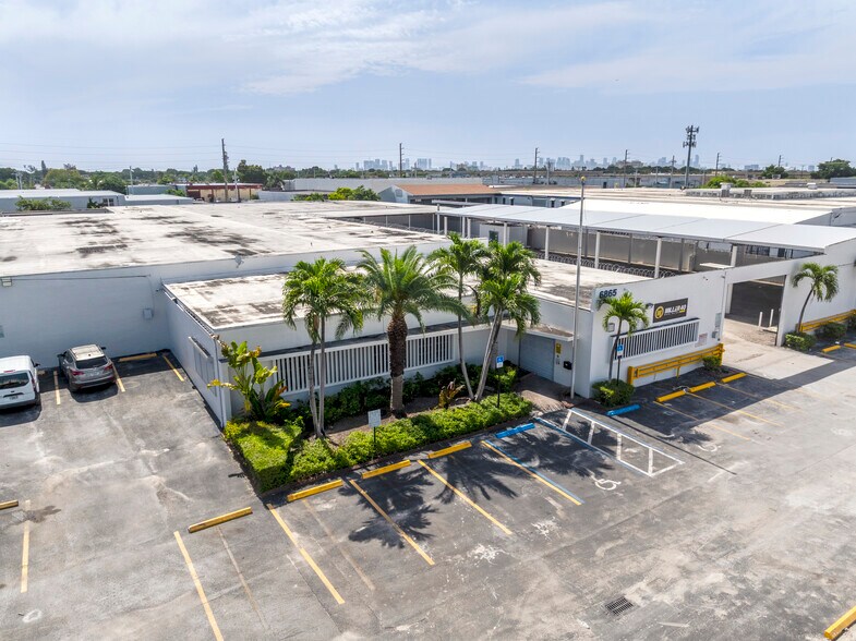 More Photos Of 6865 NW 36th Ave, Miami Manufacturing For Sale
