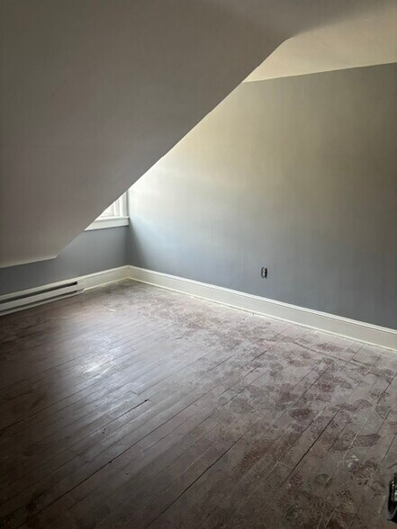 More Photos Of 429 Riverview Dr, Walnutport Flex For Sale