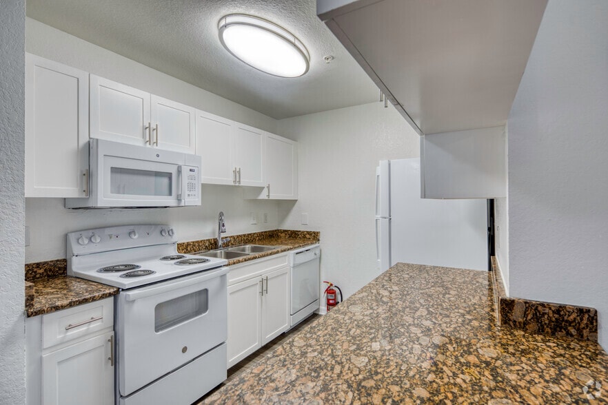 More Photos Of 13009 Kain Palms Ct, Tampa Dormitory For Sale