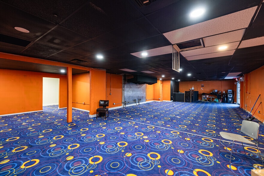 More Photos Of 2467-2469 Edison Ave, Fort Myers General Retail For Sale