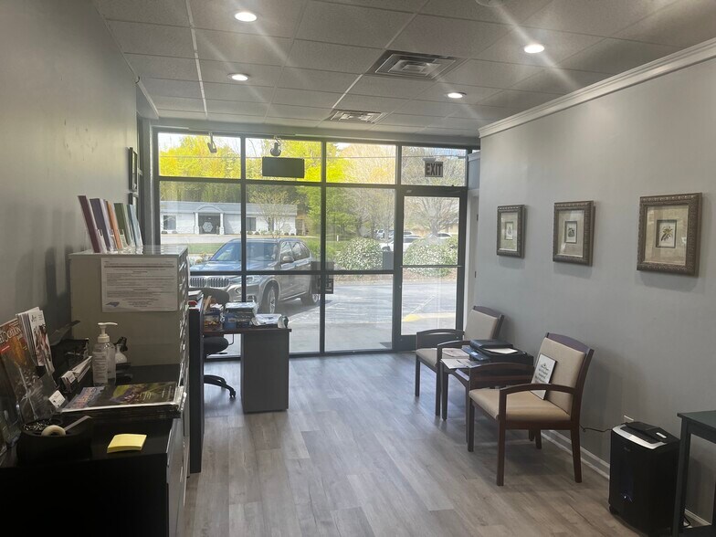 More Photos Of 1270 Hendersonville Rd, Asheville Office For Lease